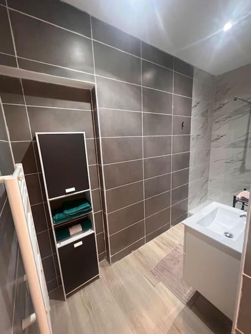 T2 Neuf Et Moderne Climatiser Avec Netflix Amazon Marseille Exterior photo